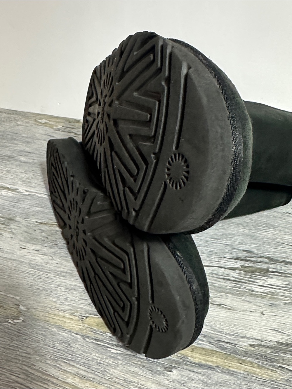UGG Short Shearling Boots in Black and Dark Green was men’s size 7 (S -100) - Picture 7 of 9